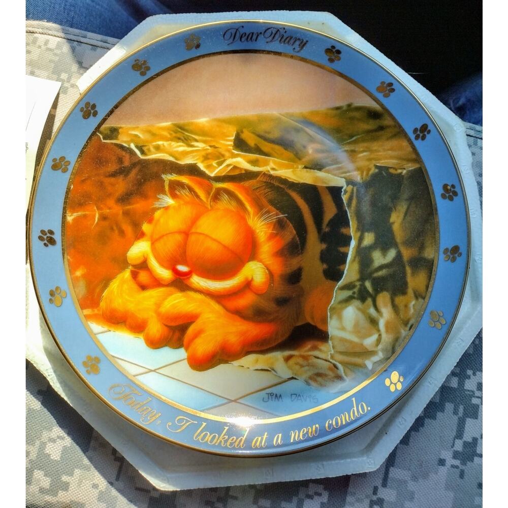 Danbury Mint 1990 - GARFIELD Dear Diary - NEW CONDO - Collector Plate